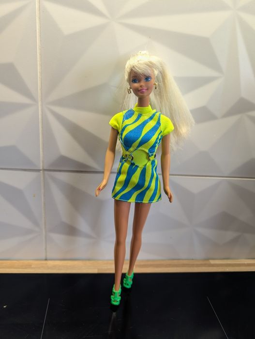 Moovin groovin Barbie 1997