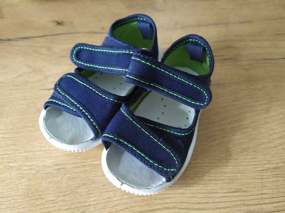 Sandałki Smyk 20 jak nowe