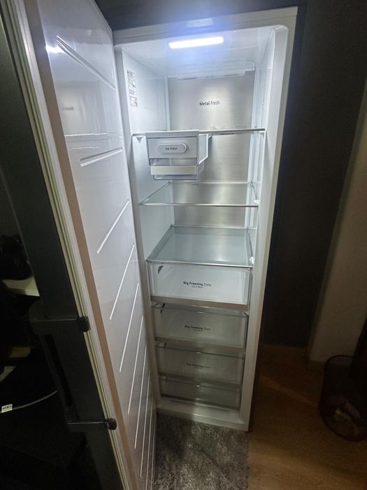 Arca vertical LG GFM61MCCSF (No frost -186 cm -324 L - preto