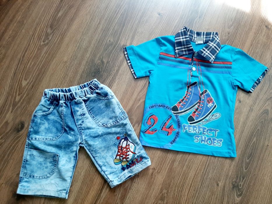 Костюм шорти та футболка.