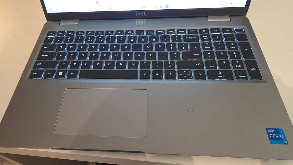 Komputer Laptop Dell Latitude 5520 Win11 Pro 256 / 16 Giga