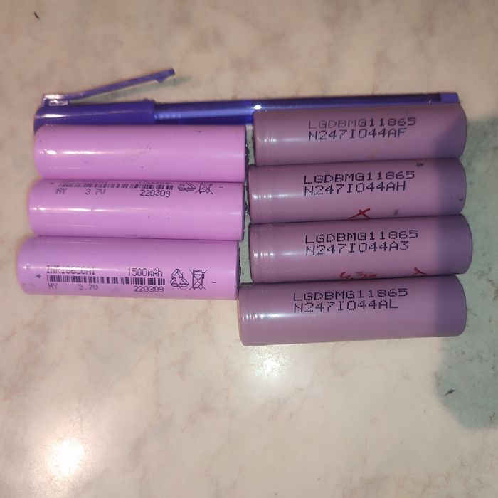 Akumulatory 40szt 18650  uszkodzone