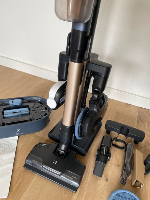 Odkurzacz pionowy ELECTROLUX Power Hygienic 800