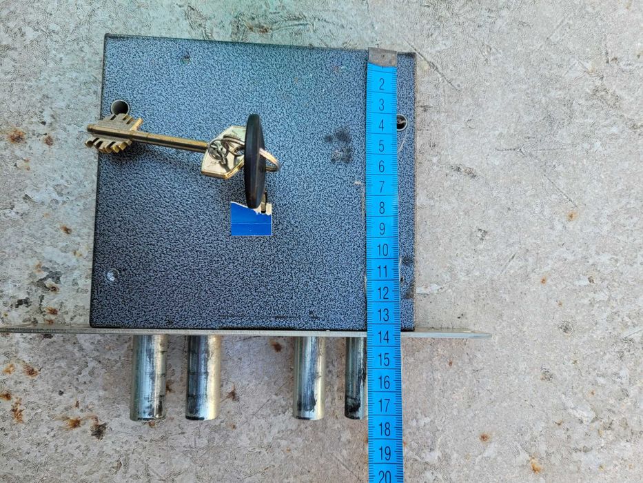 Замок врезной в двери Керберос