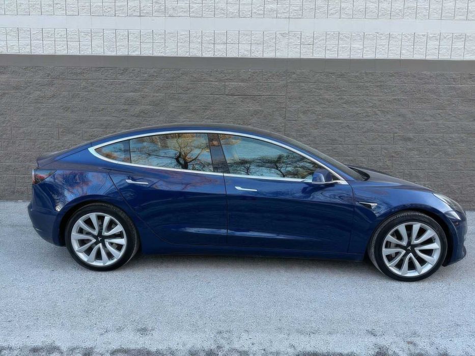 Tesla Model 3      2019
