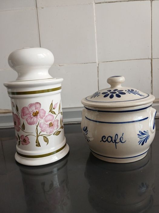 Portuguese Ceramic Jars444404806798561280
