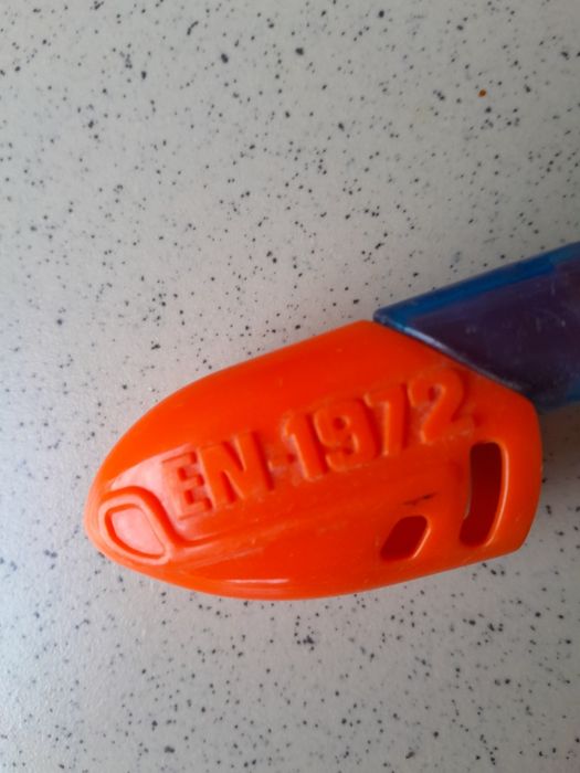 Трубки для підводногт плавання.