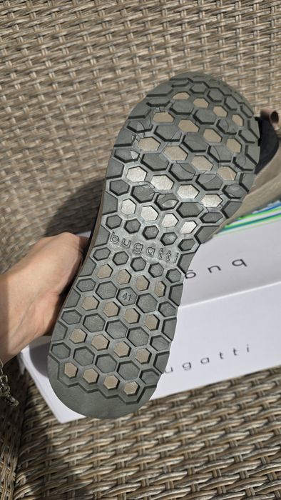 Дуже гарні та якісні  кросівки Bugatti 41-26.5