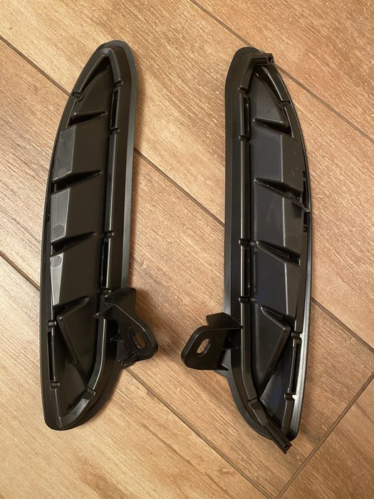 Toyota Venza 2021-2024 подиум заглушка бампера