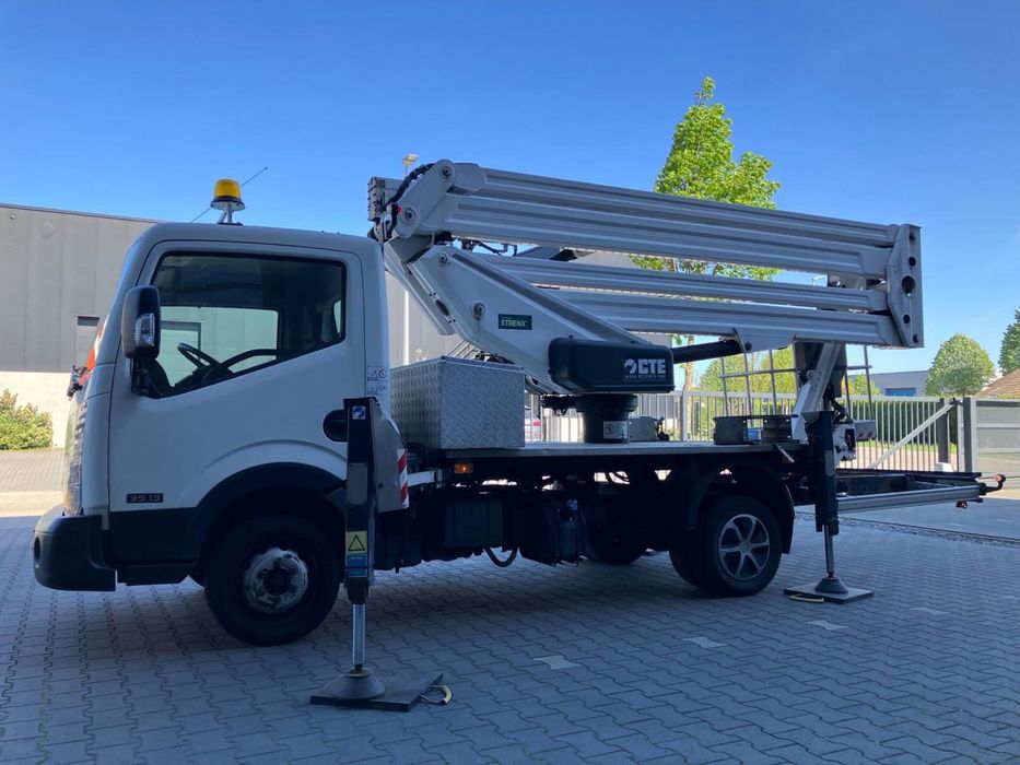 NISSAN NT400 3.0 150cv Grua Cesto 25 Metros de Trabalho 2018 Apenas 59.000km ###OPORTUNIDADE###