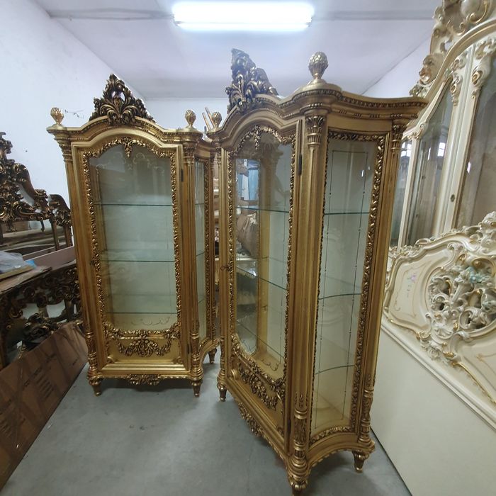 Dwie złote witryny marki Silik italy