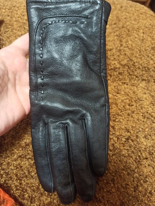 Перчатки женские натуральная кожа.