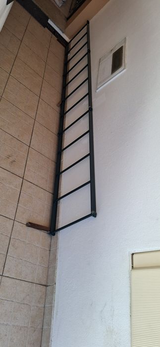 Escada em ferro, em lacado a verde com 2,80 mt