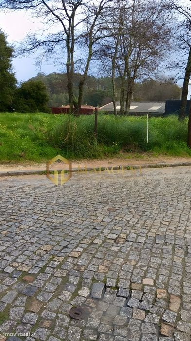 Urban Plot of 600 m² in Gulpilhares for a Four-Facade Residence