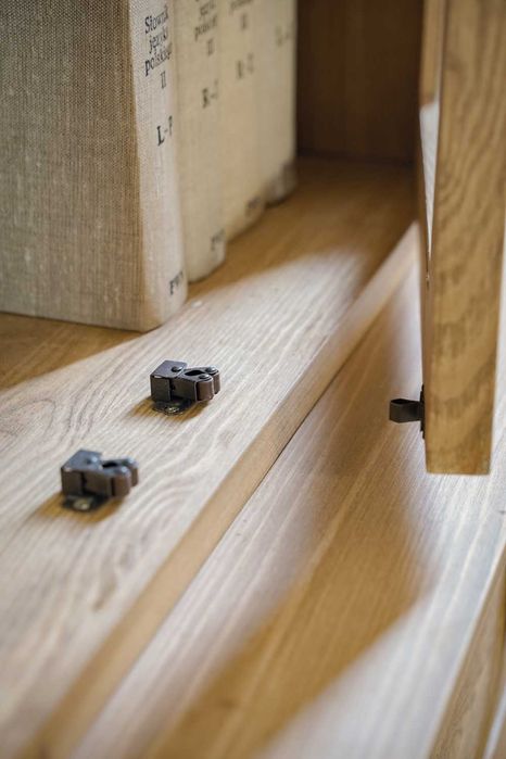 Nowoczesny mały kredens z litego drewna Producent