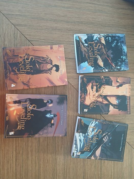Mangas solo leveling(1 ao 5)- 10 € cada