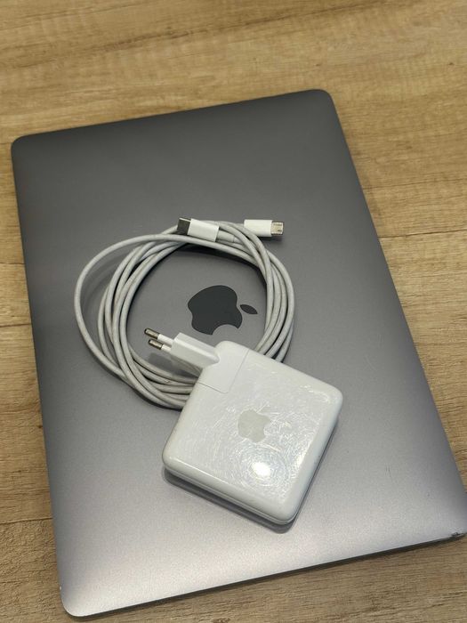 Apple MacBook Pro 13"  i5 16Gb 256Gb