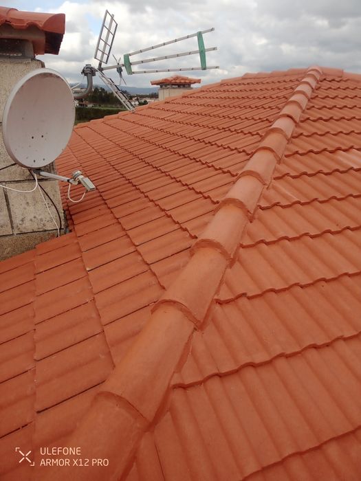 Fazemos todo tipo de pinturas e lavagem de telhados muros pavimento