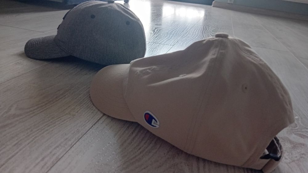 Czapki z daszkiem Umbro i Champion