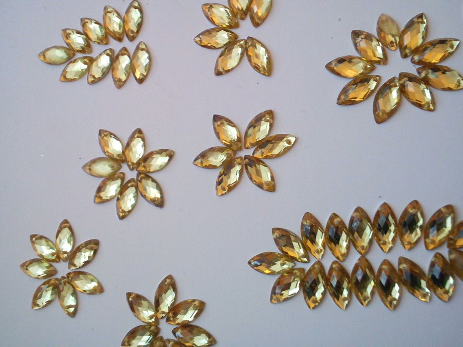 Kamienie akrylowe - złote kłoski, dł. 12 mm, szer. 7-8 mm, 120 sztuk