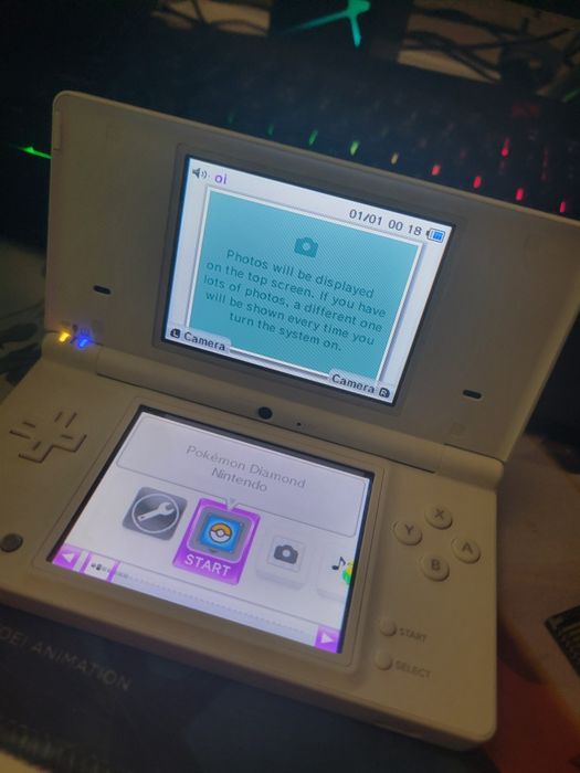Nintendo DSi com caixa