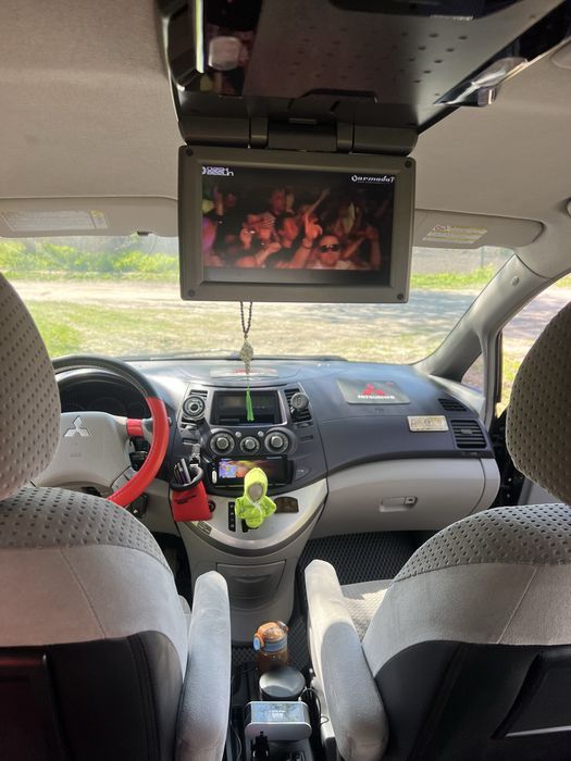 Mitsubishi Grandis 2,4 газ бензин автомат.