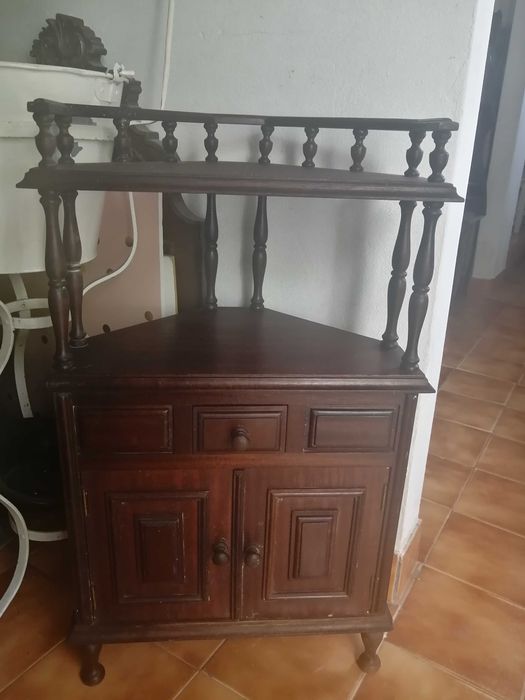 Banco alto vintage e Móvel de canto mesinha