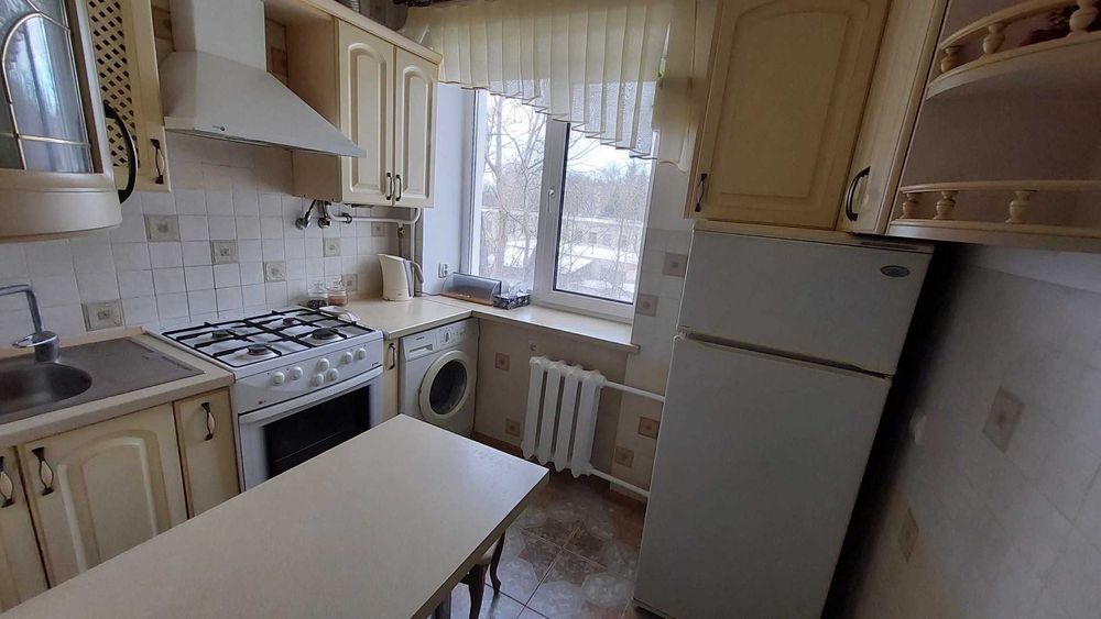 |  Продаж 4-кімнатної доглянутої та укомплектованої квартири