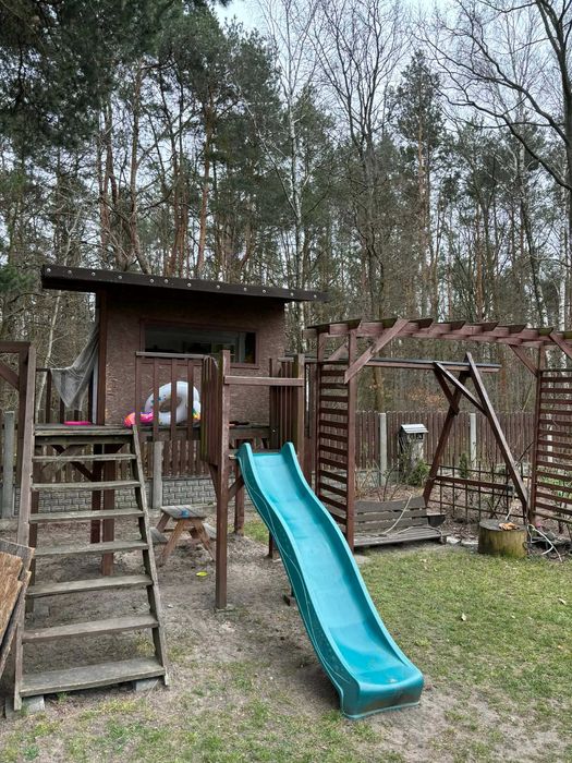 Plac zabaw z hustawkami