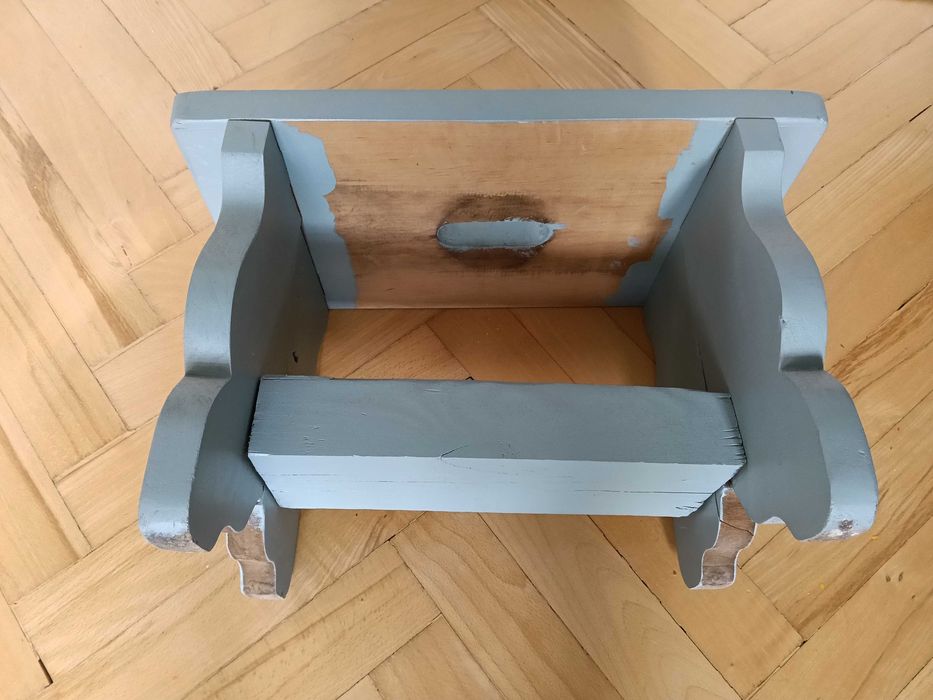 Stary wiejski stołek taboret