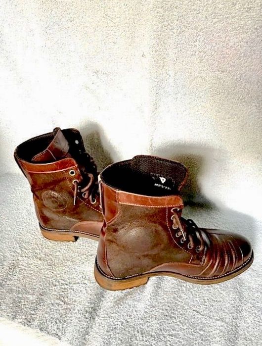 Botas couro Revit