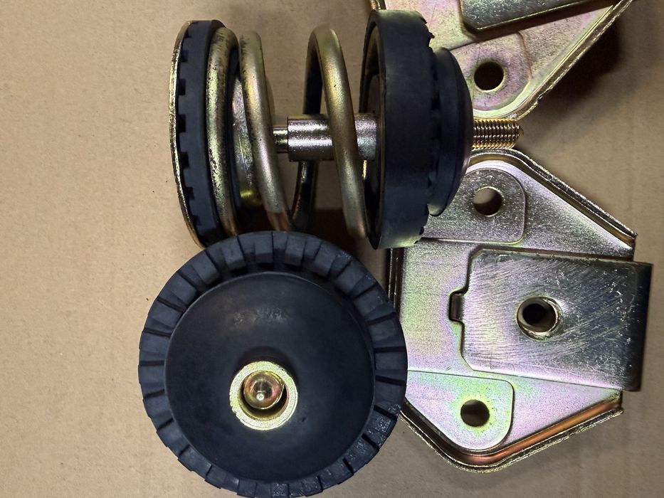 Sprezyna silnika wraz z mocowaniem fiat 126p\500