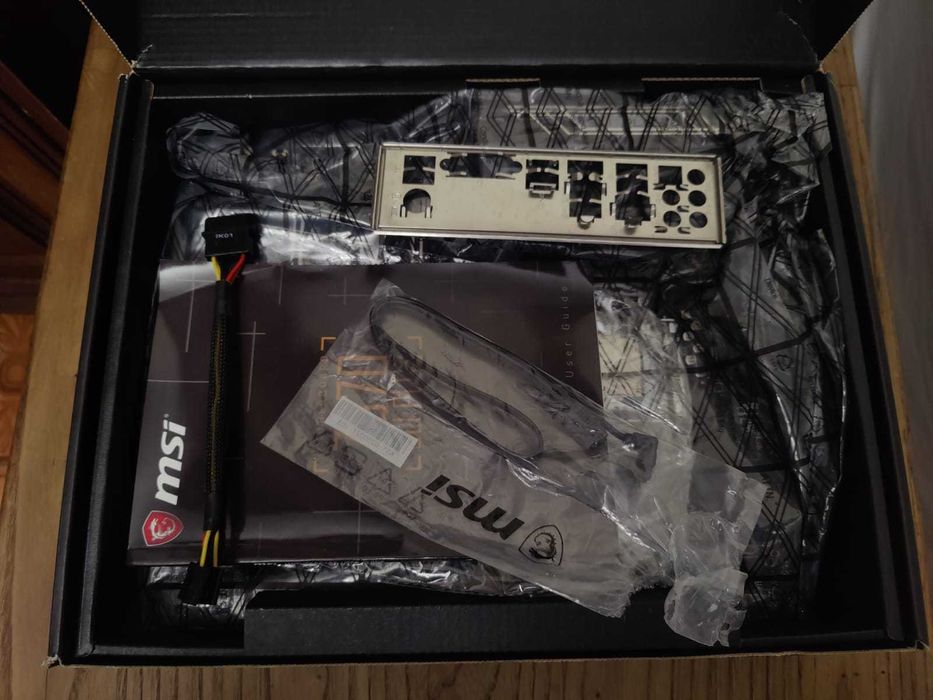 COMPONENTES: i7 8700 • GTX 1080 8gb  •  MSI Z370 SLI Plus