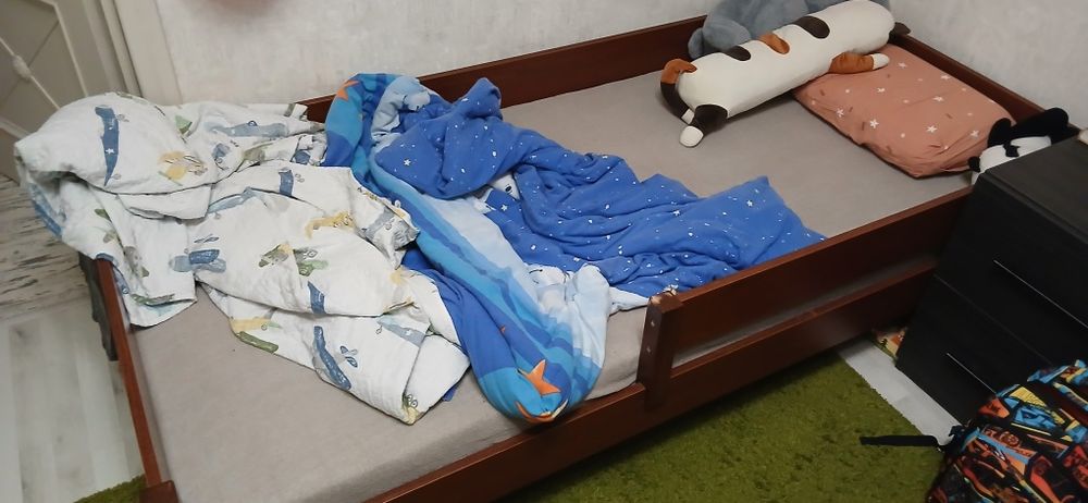 Продам дерев'яне ліжко 90×190