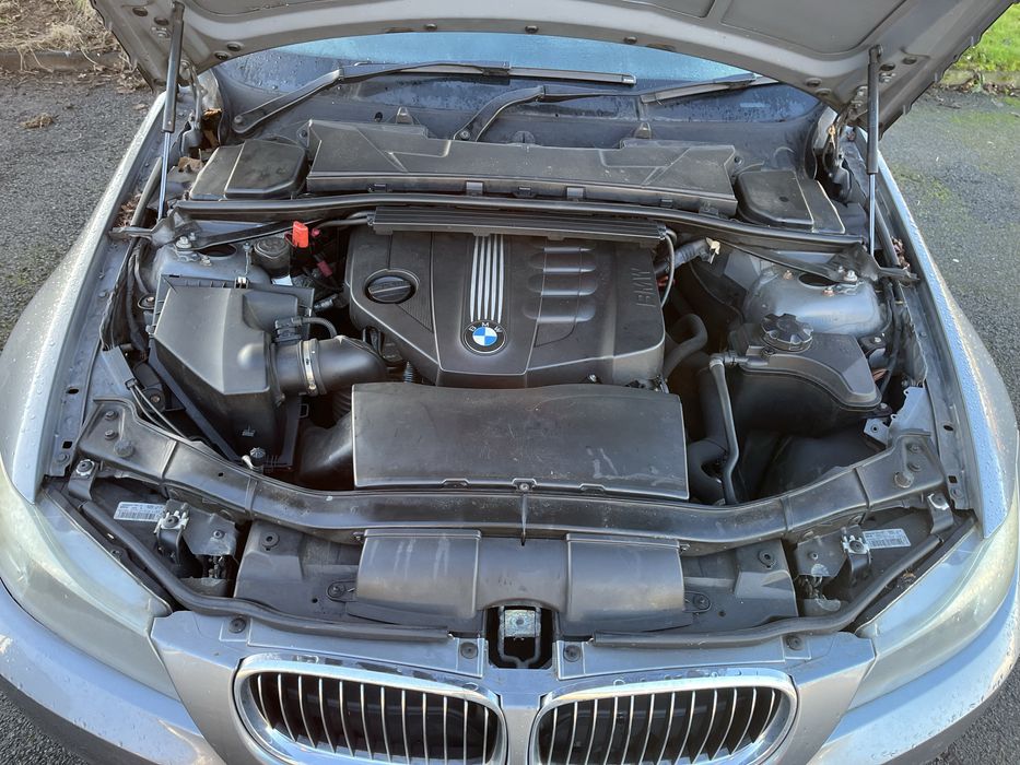 Bmw E91 318d exclusive edition polift 2011 anglik 2.0 n47