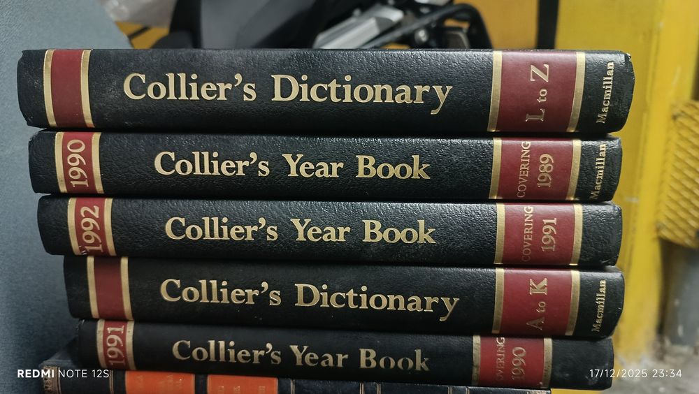 Coleção Collier’s Dictionary & Year Book – Macmillan