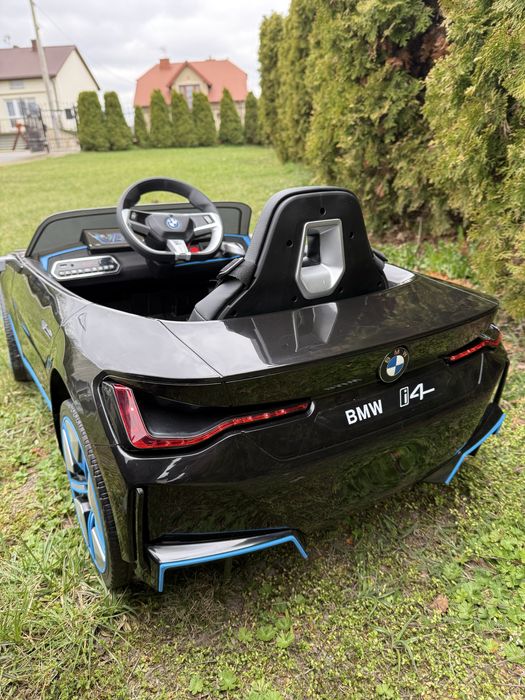 Auto BMW I4 na akumulator