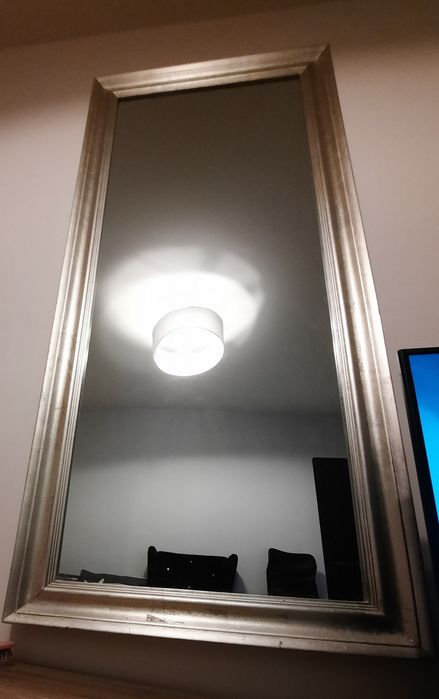 Duze lustro w srebrnej oprawie