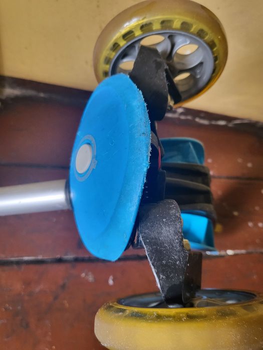 Hulajnoga GLOBBER 3 kołowa niebieska - komfort jazdy