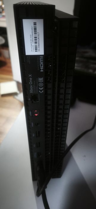 Xbox one x 4k 1tb pad gra