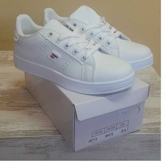 Vendo 40 pares Calçado criança novos