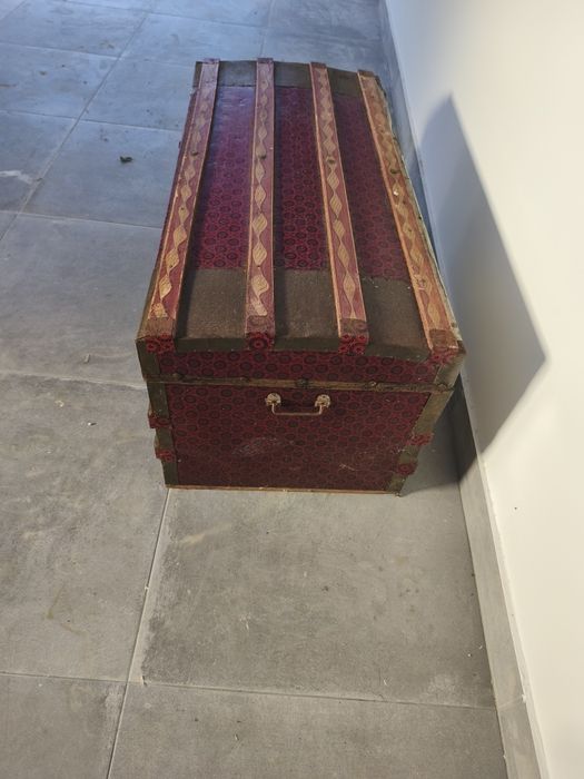 Arca antiga em ótimo estado