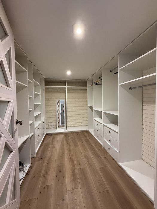 Дом 300 кв.м, Романков, Закрытый КГ, Бассейн