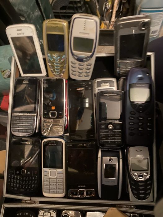 Varios telemoveis antigos