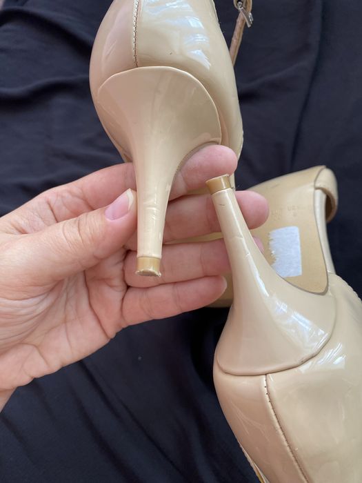 Туфлі лаковані на невеликому каблуку 6см.