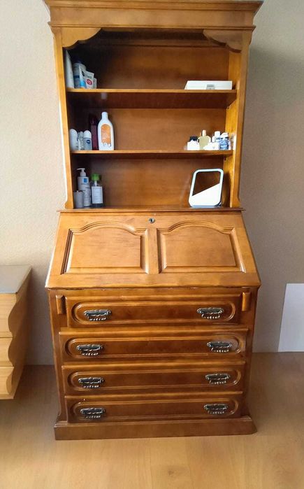 Conjunto quarto, cama e móvel com estante