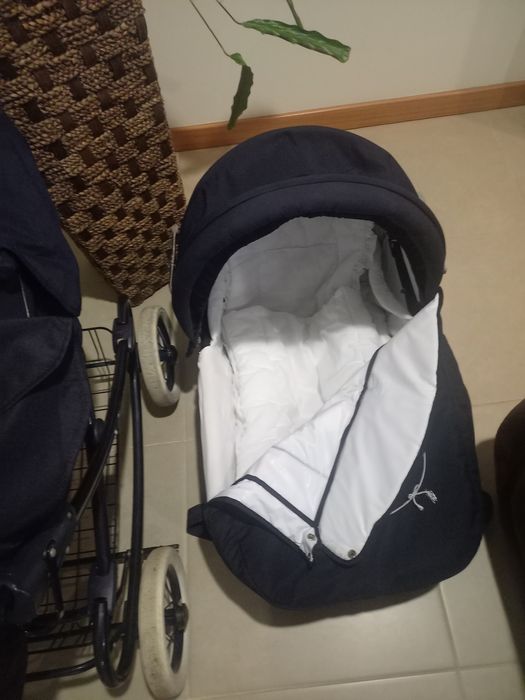 Carrinho de bebé  mais alcofa