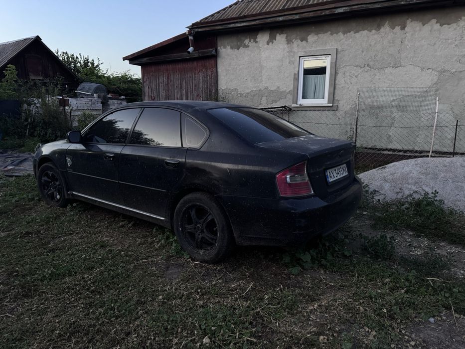 Субару легасі 2004 року