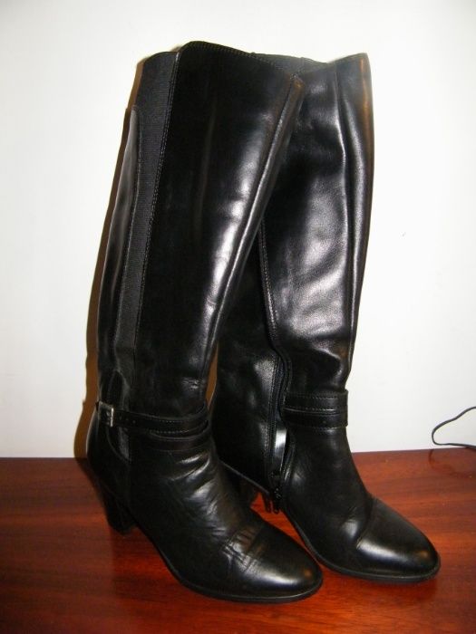 Botas pretas altas/até ao joelho, muito pouco uso (Senhora, nº36)