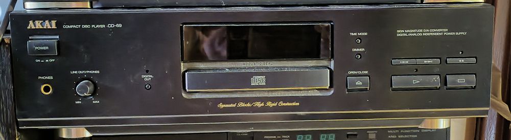 Odtwarzacz CD Akai CD-69 sprawny z pilotem